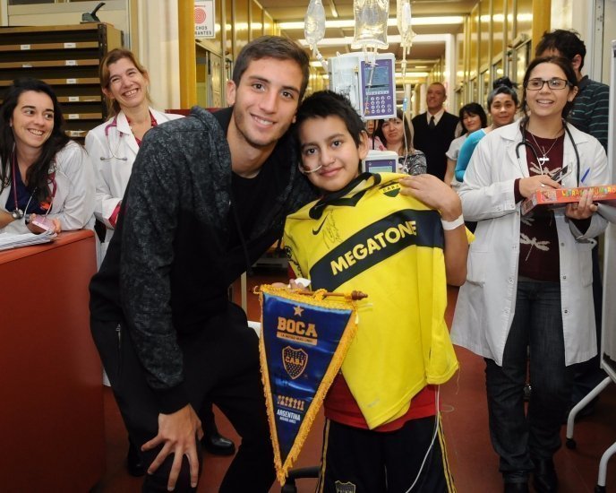 Colazo y Bentancur le sacaron una sonrisa a los chicos del Garrahan