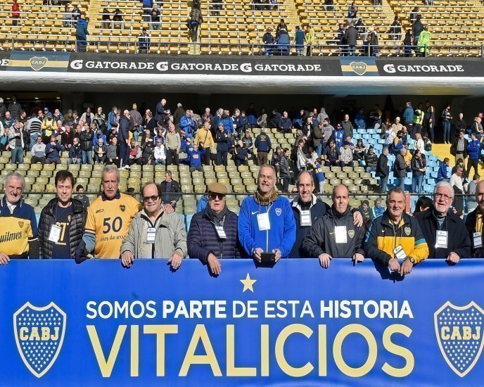 Los vitalicios estuvieron en el campo ante Talleres