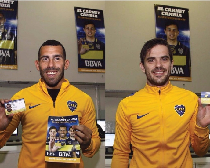 Tevez y Gago ya tienen su nuevo carnet de socio